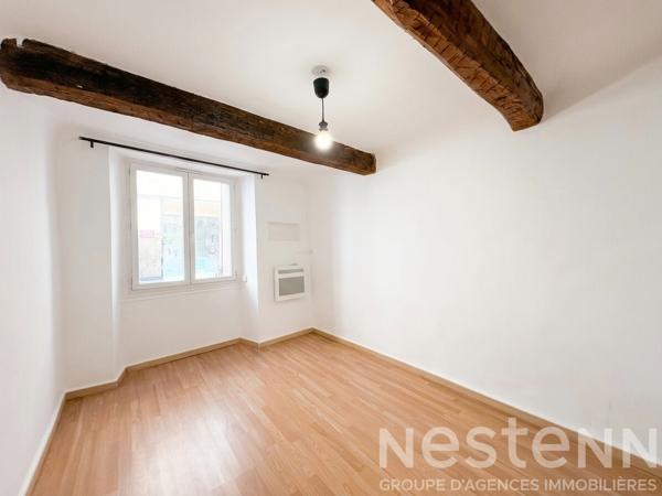 Appartement T2 traversant de 53 m² avec jardin privatif et cave en plein coeur de Varages.