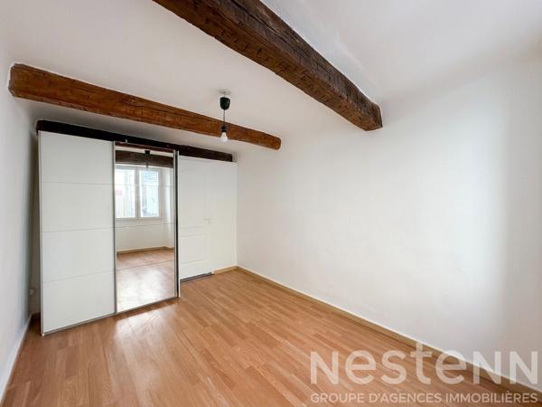 Appartement T2 traversant de 53 m² avec jardin privatif et cave en plein coeur de Varages.