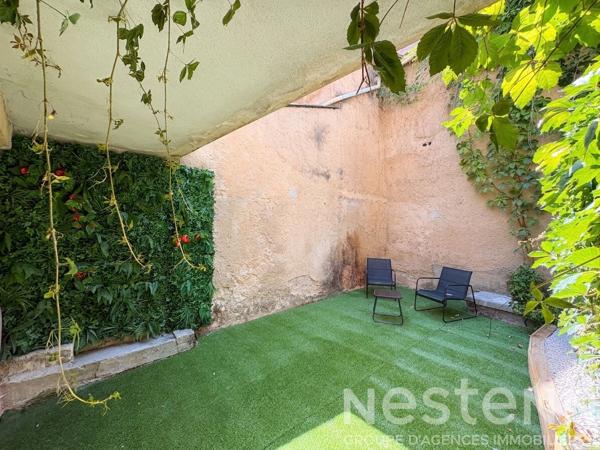 Appartement T2 traversant de 53 m² avec jardin privatif et cave en plein coeur de Varages.