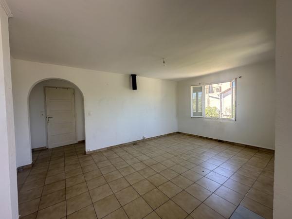 Maison
                                                                                                                                                                                                                                                                                                                        6 pièce(s)                                                                                                                                                                                                          4 chambre(s)                                                                                                                                                                                                          127.49  m²