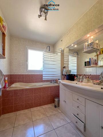 Dpt Lot et Garonne (47), à vendre SAINT SYLVESTRE SUR LOT maison P6 de 130 m² avec piscine - Terrain de 3186 m²