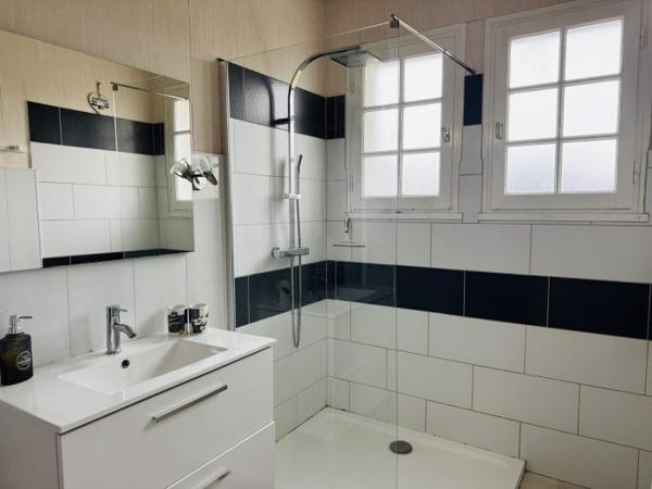 Maison traditionnelle Cozes 153.63 m²