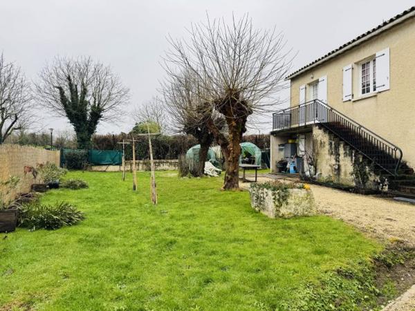 Maison traditionnelle Cozes 153.63 m²