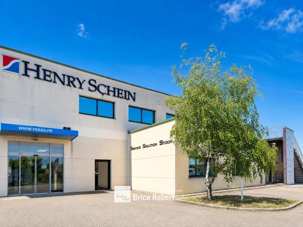 Location bureaux avec entrepôt à Limonest visibilité commerciale proche A6