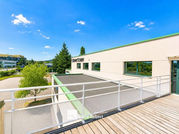 Location bureaux avec entrepôt à Limonest visibilité commerciale proche A6