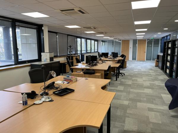 Bureaux à vendre à La Garenne-Colombes proche gare SNCF et commerces