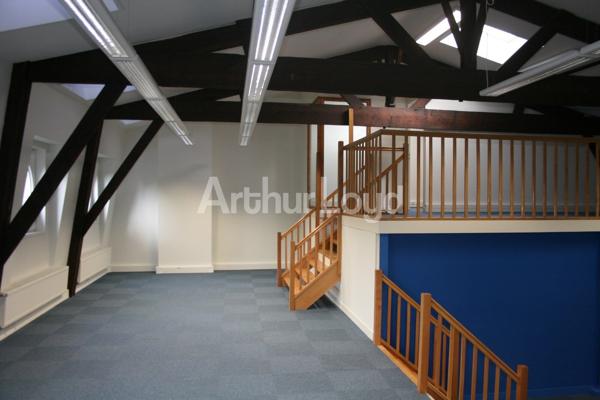 Bureaux de caractère à louer ou à vendre au coeur de Roubaix - Adresse de prestige, visibilité exceptionnelle !