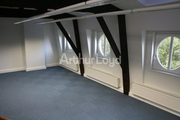 Bureaux de caractère à louer ou à vendre au coeur de Roubaix - Adresse de prestige, visibilité exceptionnelle !