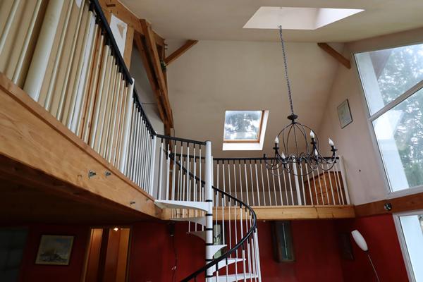 proche Rouen, cet ensemble immobilier chargé d'histoire à marqué les nuits Rouennaises des années 80, et bénéficie encore aujourd'hui d'une forte notoriété locale.