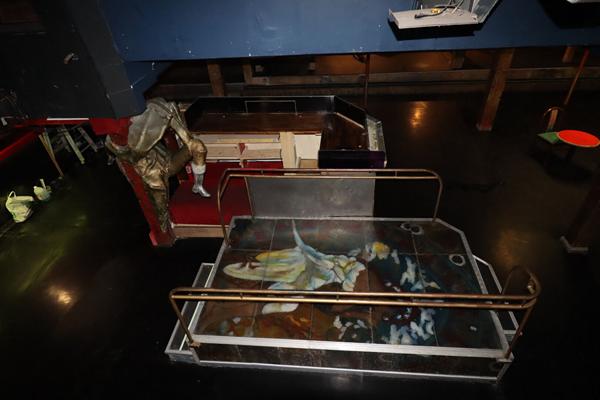 proche Rouen, cet ensemble immobilier chargé d'histoire à marqué les nuits Rouennaises des années 80, et bénéficie encore aujourd'hui d'une forte notoriété locale.