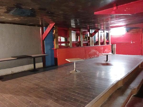 proche Rouen, cet ensemble immobilier chargé d'histoire à marqué les nuits Rouennaises des années 80, et bénéficie encore aujourd'hui d'une forte notoriété locale.