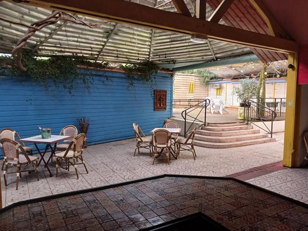 proche Rouen, cet ensemble immobilier chargé d'histoire à marqué les nuits Rouennaises des années 80, et bénéficie encore aujourd'hui d'une forte notoriété locale.