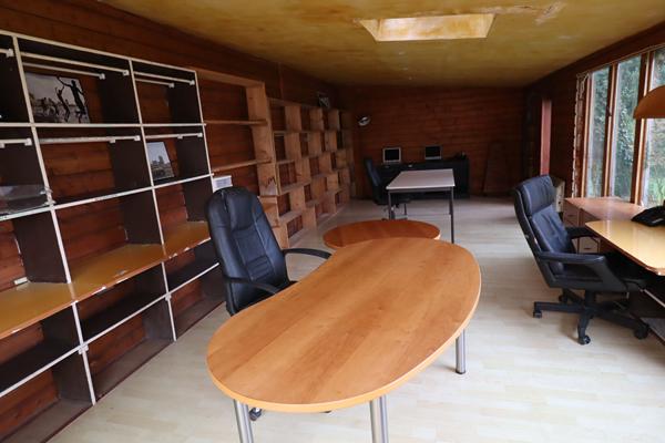 proche Rouen, cet ensemble immobilier chargé d'histoire à marqué les nuits Rouennaises des années 80, et bénéficie encore aujourd'hui d'une forte notoriété locale.