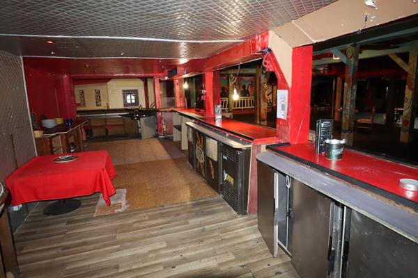 proche Rouen, cet ensemble immobilier chargé d'histoire à marqué les nuits Rouennaises des années 80, et bénéficie encore aujourd'hui d'une forte notoriété locale.