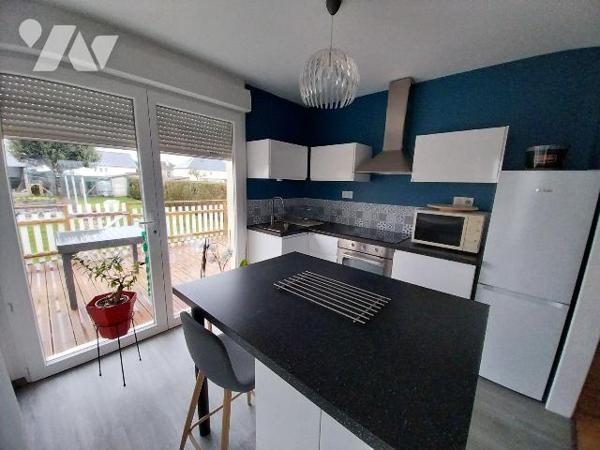 ARGENTRE DU PLESSIS. Proche centre bourg, charmante maison  de type 3, entièrement rénovée avec...