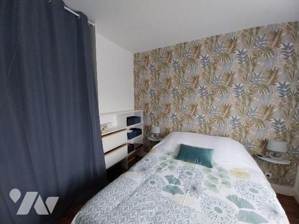 ARGENTRE DU PLESSIS. Proche centre bourg, charmante maison  de type 3, entièrement rénovée avec...