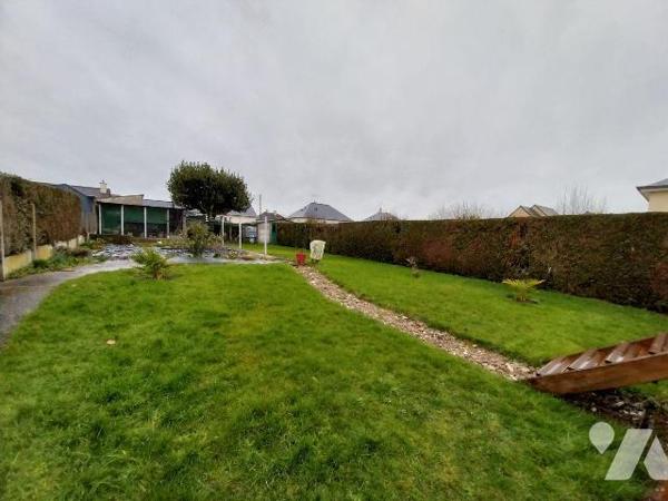 ARGENTRE DU PLESSIS. Proche centre bourg, charmante maison  de type 3, entièrement rénovée avec...