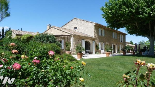 Mas de prestige entièrement rénové – CHEVAL-BLANC, versant sud du Luberon