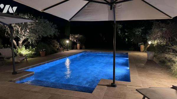 Mas de prestige entièrement rénové – CHEVAL-BLANC, versant sud du Luberon