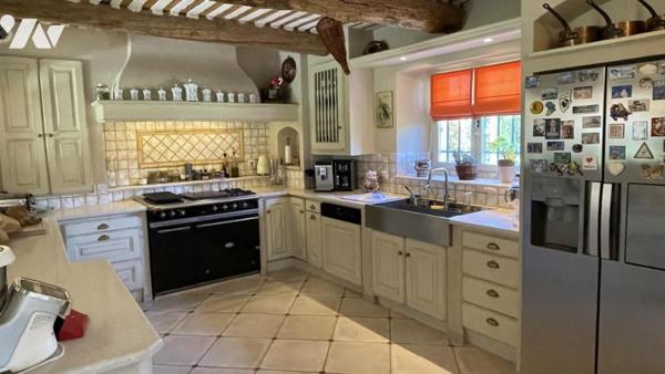 Mas de prestige entièrement rénové – CHEVAL-BLANC, versant sud du Luberon