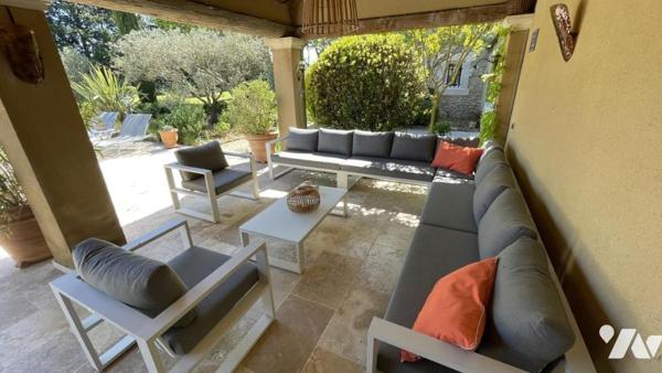 Mas de prestige entièrement rénové – CHEVAL-BLANC, versant sud du Luberon