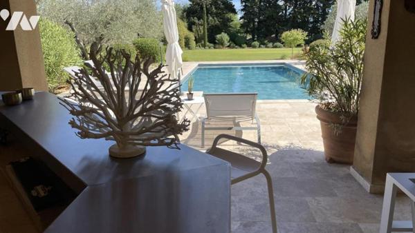 Mas de prestige entièrement rénové – CHEVAL-BLANC, versant sud du Luberon