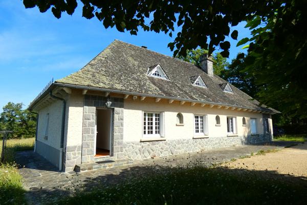 RARE BELLE MAISON PIERRE 1,5 HECTARES Aurillac (15000)