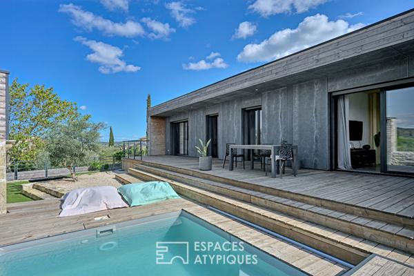 Un écrin contemporain : villa et annexe, avec vue imprenable