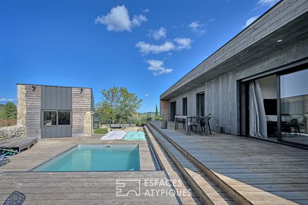 Un écrin contemporain : villa et annexe, avec vue imprenable