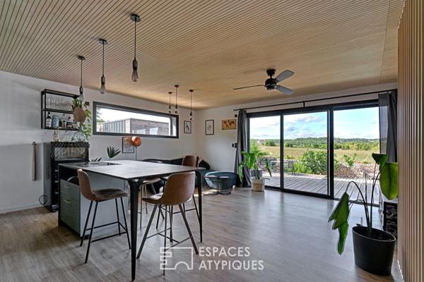 Un écrin contemporain : villa et annexe, avec vue imprenable
