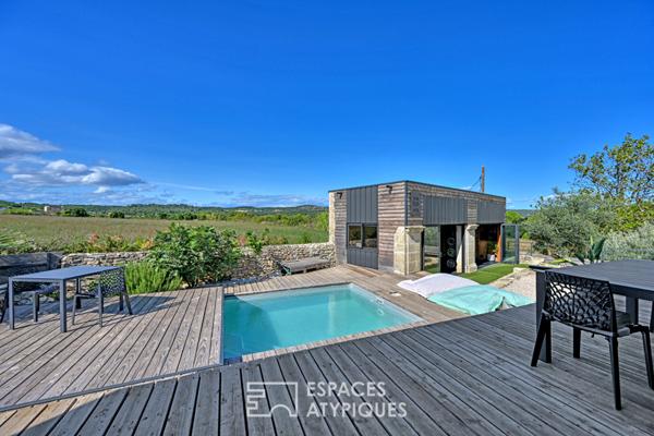 Un écrin contemporain : villa et annexe, avec vue imprenable