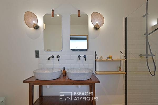 Un écrin contemporain : villa et annexe, avec vue imprenable