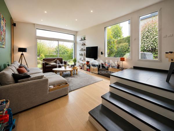 Nestenn Igny - Maison d'architecte Verrières-le-Buisson - 185 m² - Vue dégagée exceptionnelle - 2 suites parentales - Garage double - Terrain 827 m² - Quartier des Justices