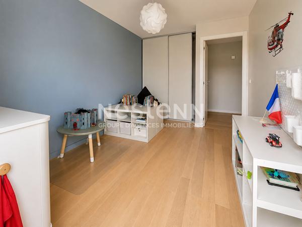 Nestenn Igny - Maison d'architecte Verrières-le-Buisson - 185 m² - Vue dégagée exceptionnelle - 2 suites parentales - Garage double - Terrain 827 m² - Quartier des Justices
