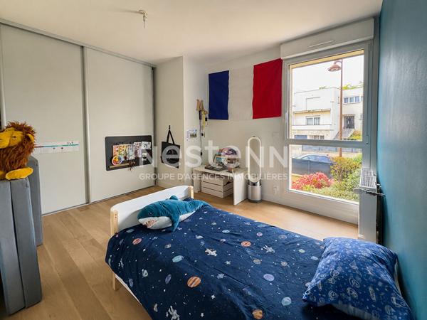Nestenn Igny - Maison d'architecte Verrières-le-Buisson - 185 m² - Vue dégagée exceptionnelle - 2 suites parentales - Garage double - Terrain 827 m² - Quartier des Justices