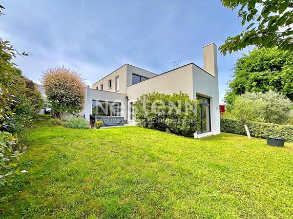 Nestenn Igny - Maison d'architecte Verrières-le-Buisson - 185 m² - Vue dégagée exceptionnelle - 2 suites parentales - Garage double - Terrain 827 m² - Quartier des Justices