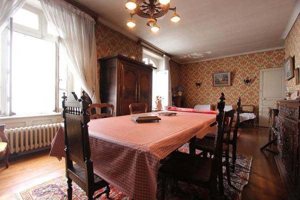 LE VASTE APPARTEMENT BOURGEOIS À RESTAURER, À 10 MIN A PIED DU CENTRE HISTORIQUE. - A QUIMPER Quimper PROCHE CENTRE