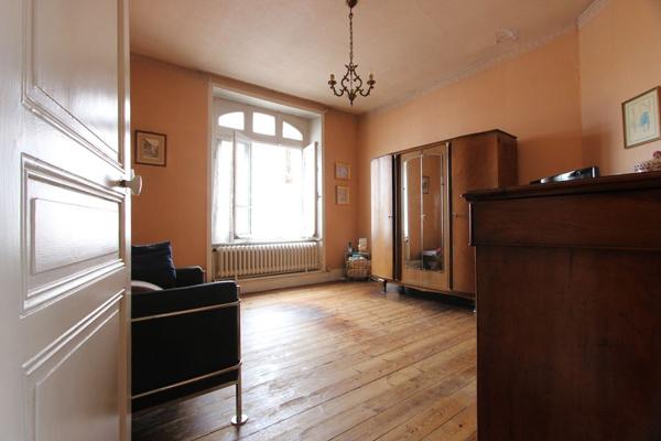 LE VASTE APPARTEMENT BOURGEOIS À RESTAURER, À 10 MIN A PIED DU CENTRE HISTORIQUE. - A QUIMPER Quimper PROCHE CENTRE