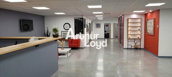 Locaux mixtes à louer 340 m² et grande vitrine - Montauroux