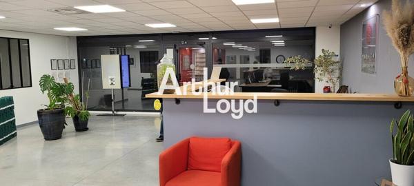 Locaux mixtes à louer 340 m² et grande vitrine - Montauroux