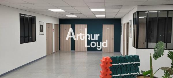 Locaux mixtes à louer 340 m² et grande vitrine - Montauroux
