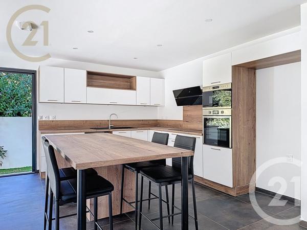 Maison à vendre  7 pièces - 197,16 m2 FABREGUES - 34