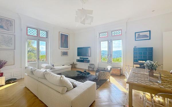 Appartement à vendre    5 pièces • 191,58 m2 L'Étrat