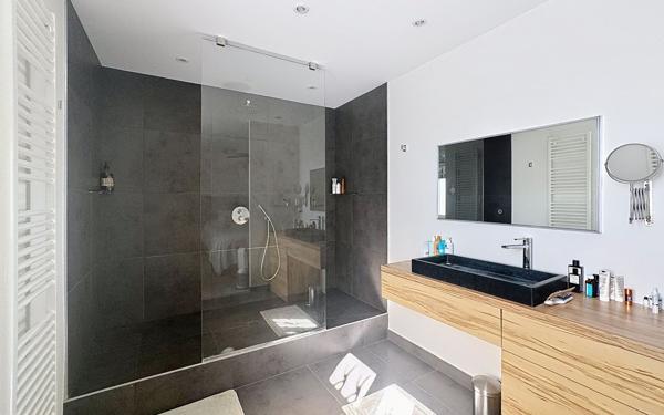 Appartement à vendre    5 pièces • 191,58 m2 L'Étrat