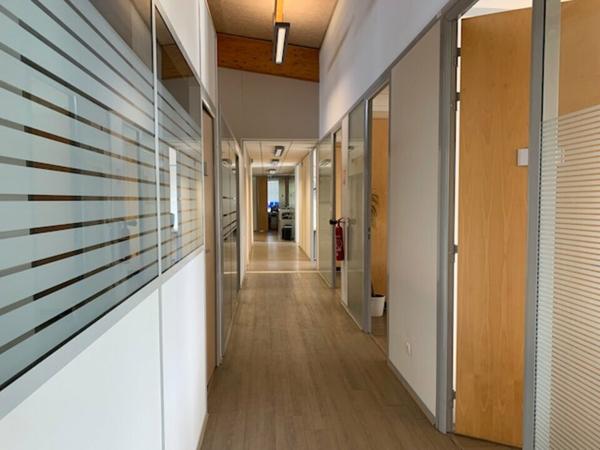 Bureaux à louer à Avignon sud dans AGROPARC, accès rapide A7, douche, salle de repas, parking