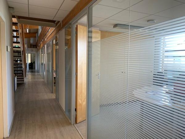 Bureaux à louer à Avignon sud dans AGROPARC, accès rapide A7, douche, salle de repas, parking