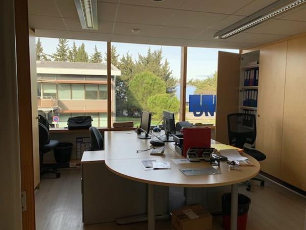 Bureaux à louer à Avignon sud dans AGROPARC, accès rapide A7, douche, salle de repas, parking