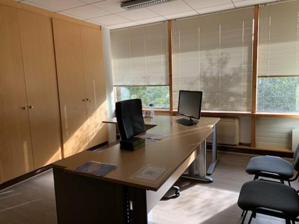 Bureaux à louer à Avignon sud dans AGROPARC, accès rapide A7, douche, salle de repas, parking