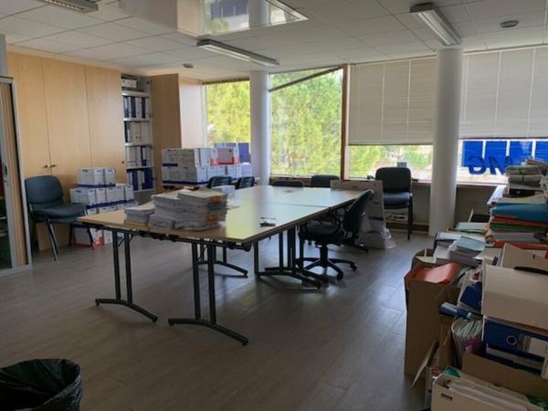 Bureaux à louer à Avignon sud dans AGROPARC, accès rapide A7, douche, salle de repas, parking