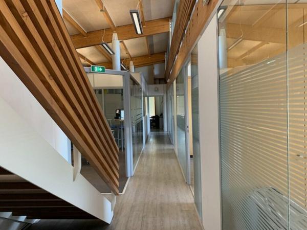 Bureaux à louer à Avignon sud dans AGROPARC, accès rapide A7, douche, salle de repas, parking